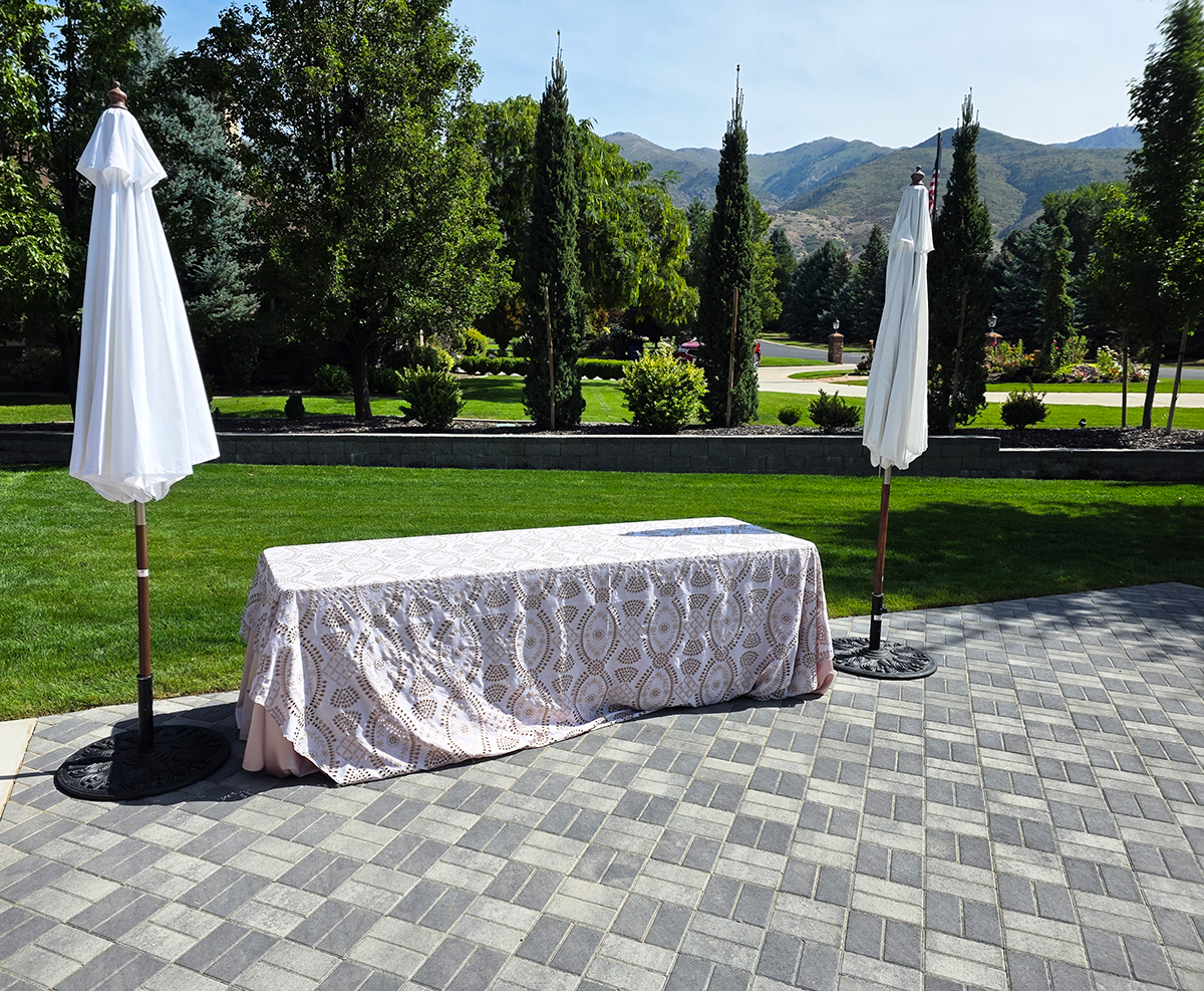 Umbrella White 9′ with Base